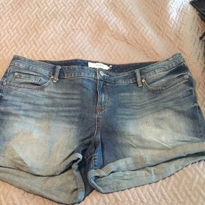 Torrid cuffed denim shorts size 22